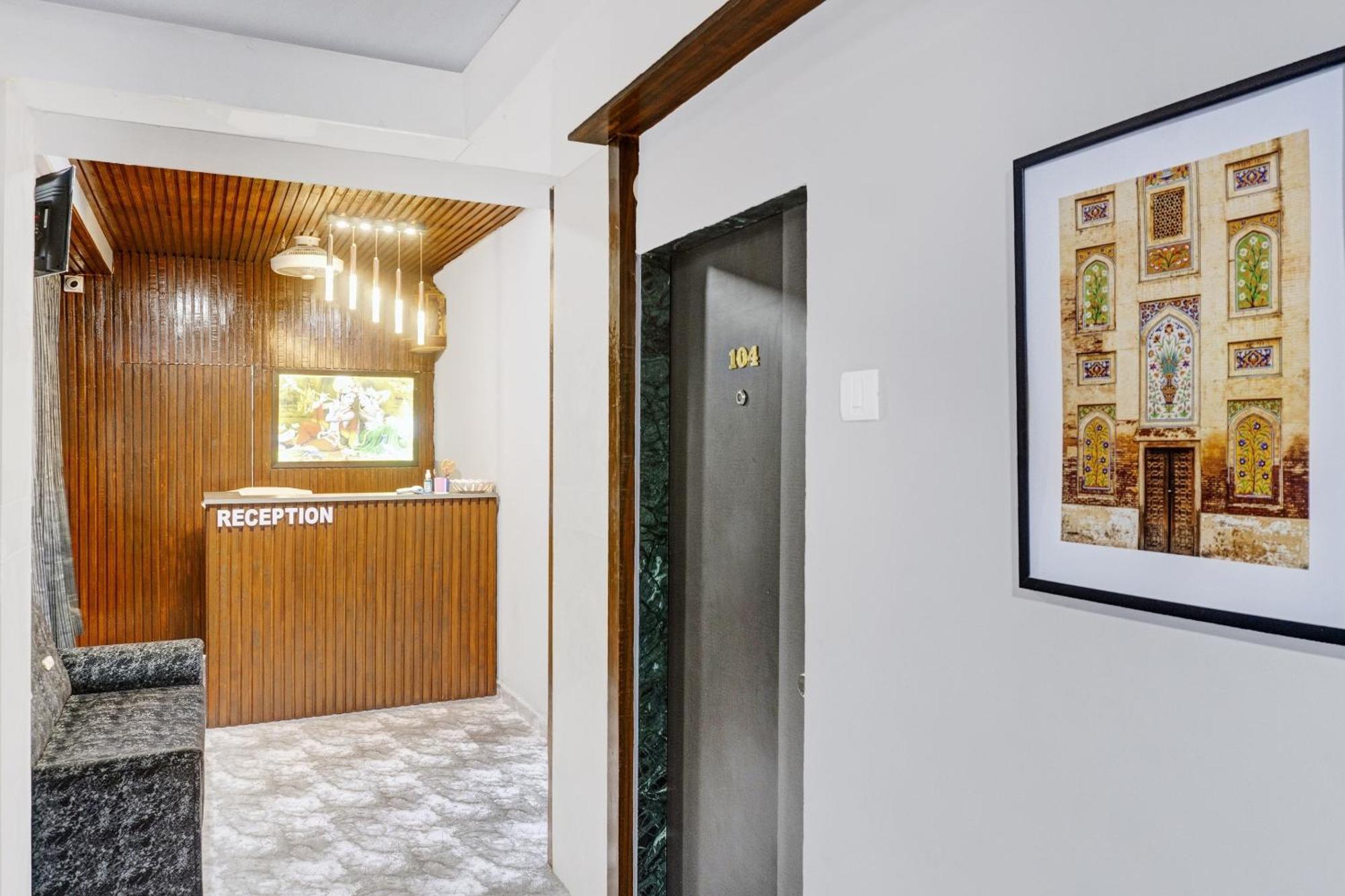Oyo Flagship Hotel Royal Inn Сурат Экстерьер фото