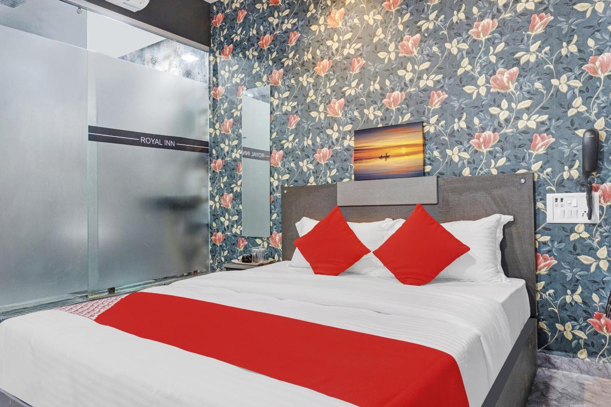 Oyo Flagship Hotel Royal Inn Сурат Экстерьер фото