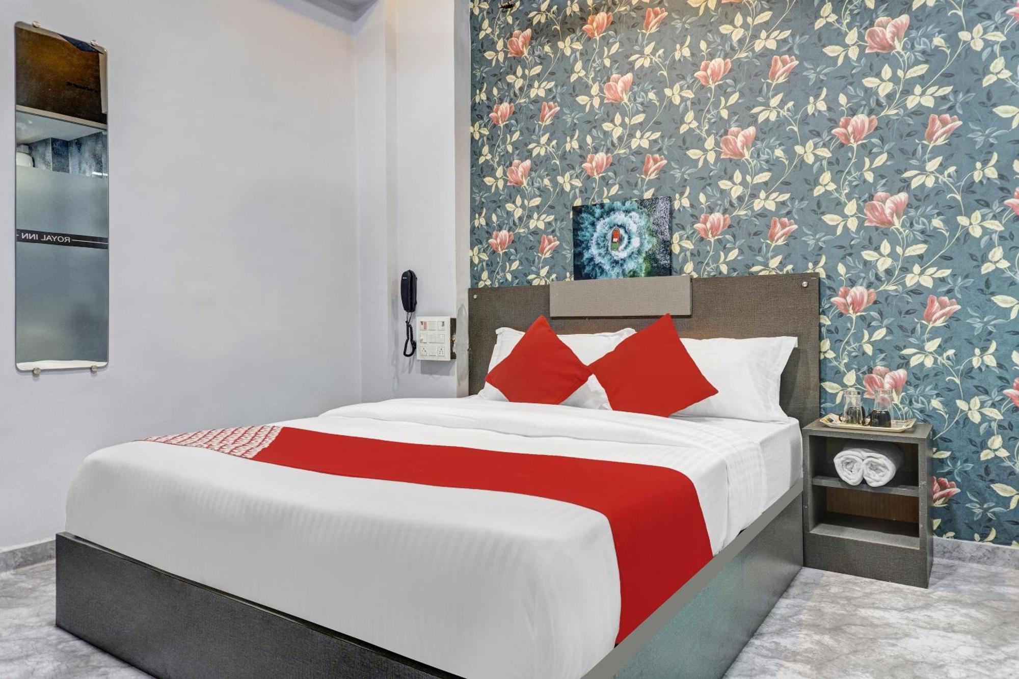 Oyo Flagship Hotel Royal Inn Сурат Экстерьер фото