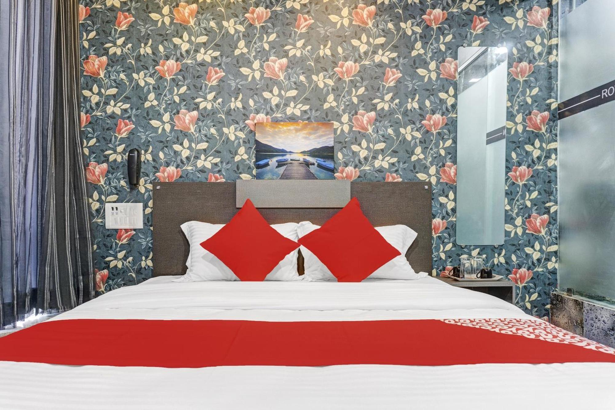 Oyo Flagship Hotel Royal Inn Сурат Экстерьер фото
