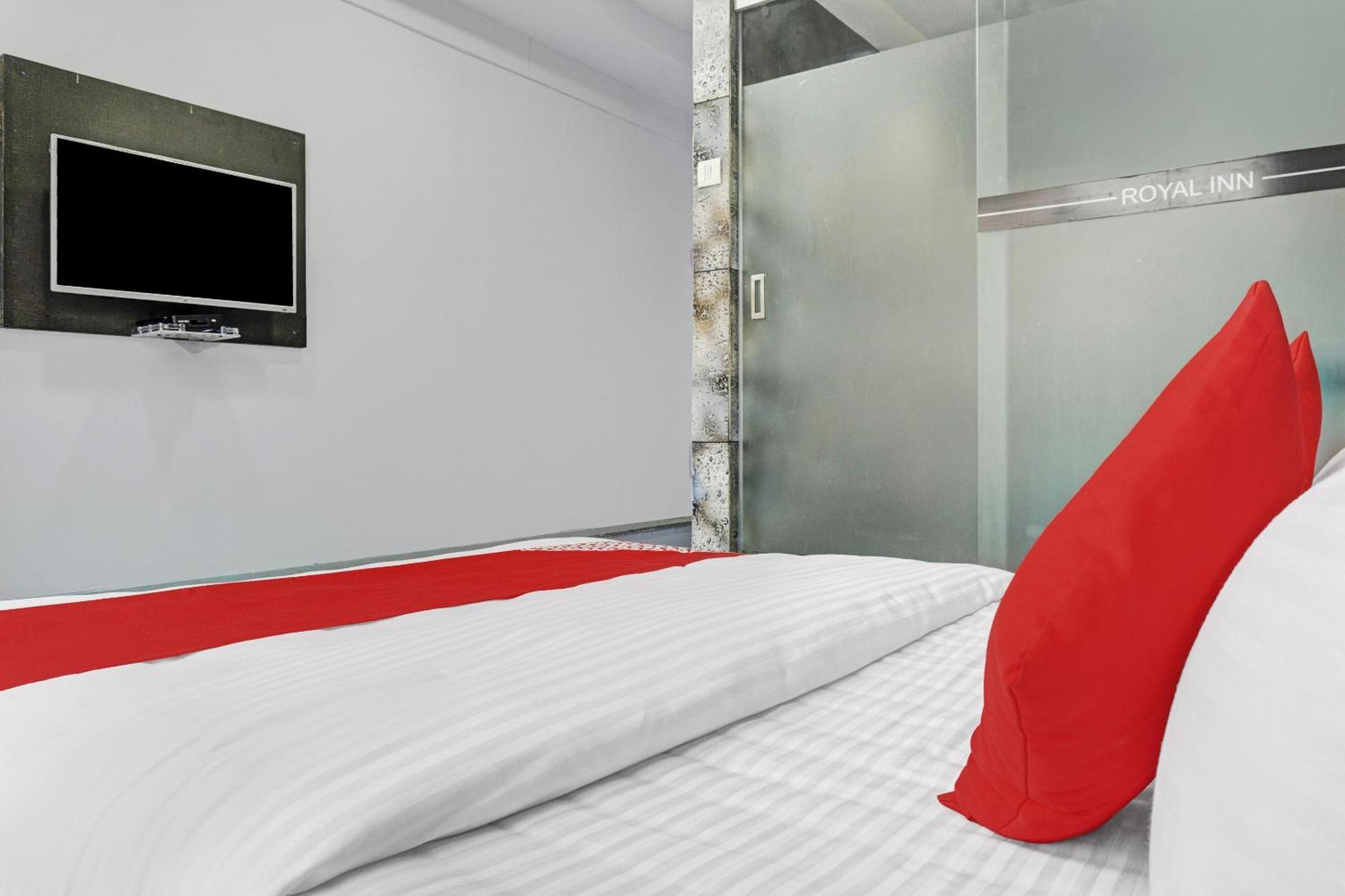 Oyo Flagship Hotel Royal Inn Сурат Экстерьер фото