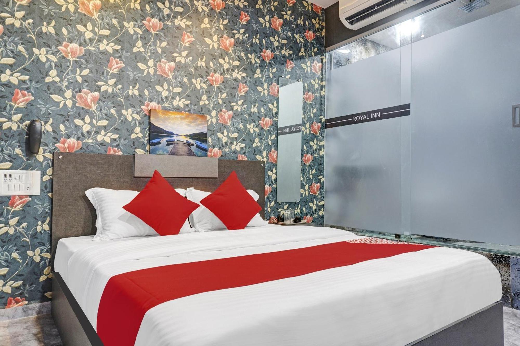 Oyo Flagship Hotel Royal Inn Сурат Экстерьер фото