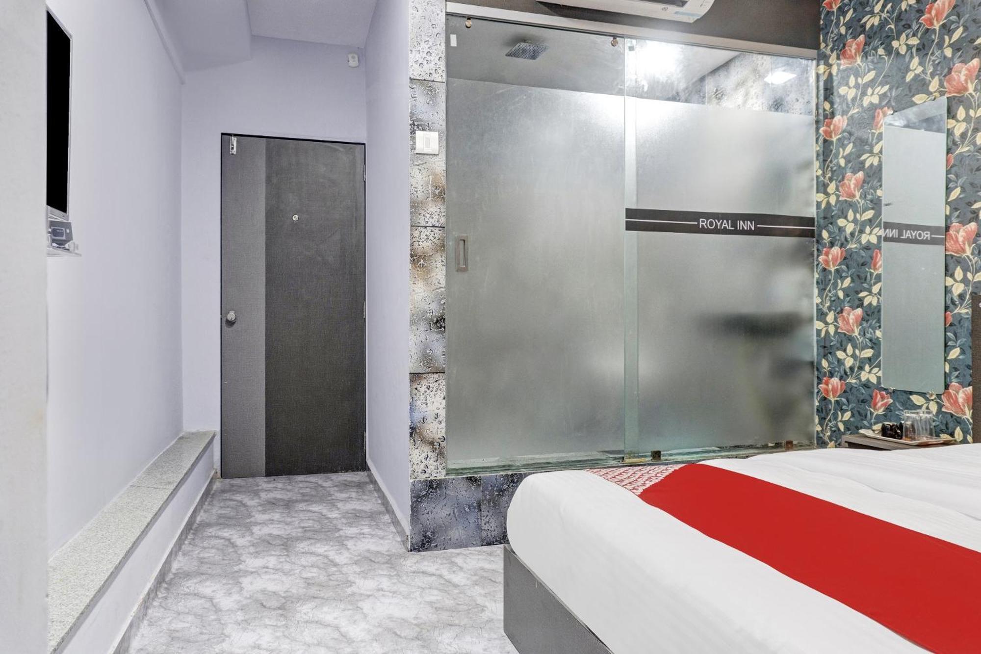 Oyo Flagship Hotel Royal Inn Сурат Экстерьер фото