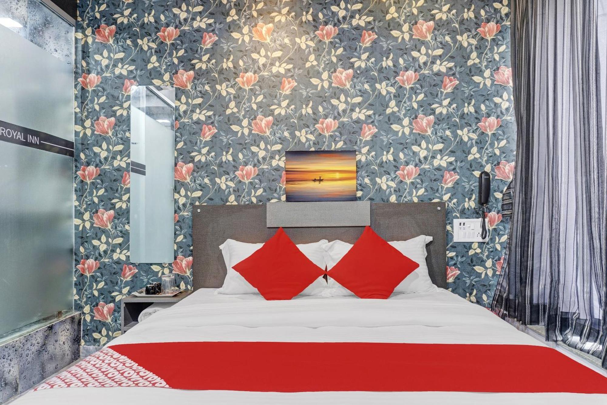 Oyo Flagship Hotel Royal Inn Сурат Экстерьер фото