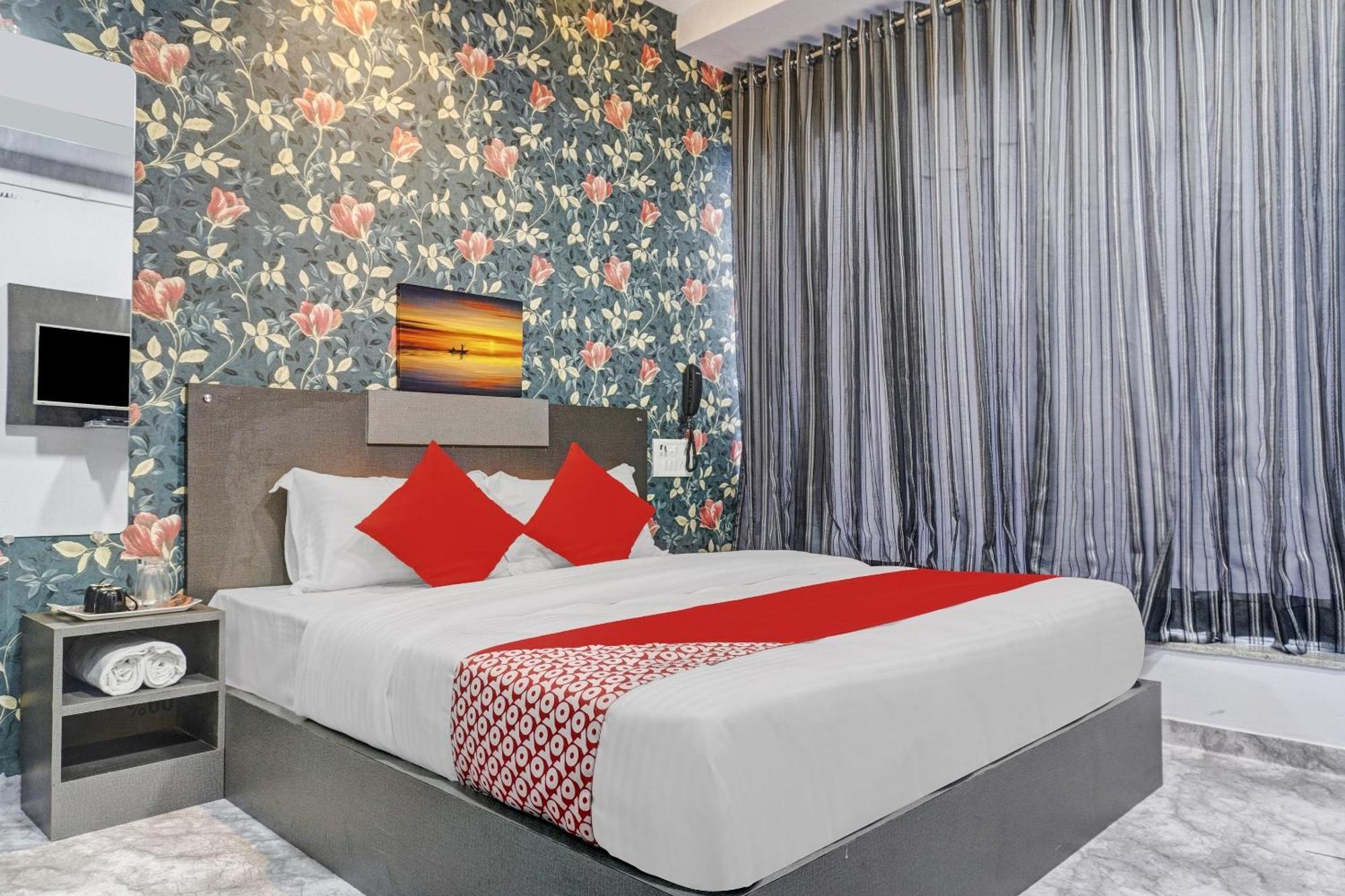 Oyo Flagship Hotel Royal Inn Сурат Экстерьер фото